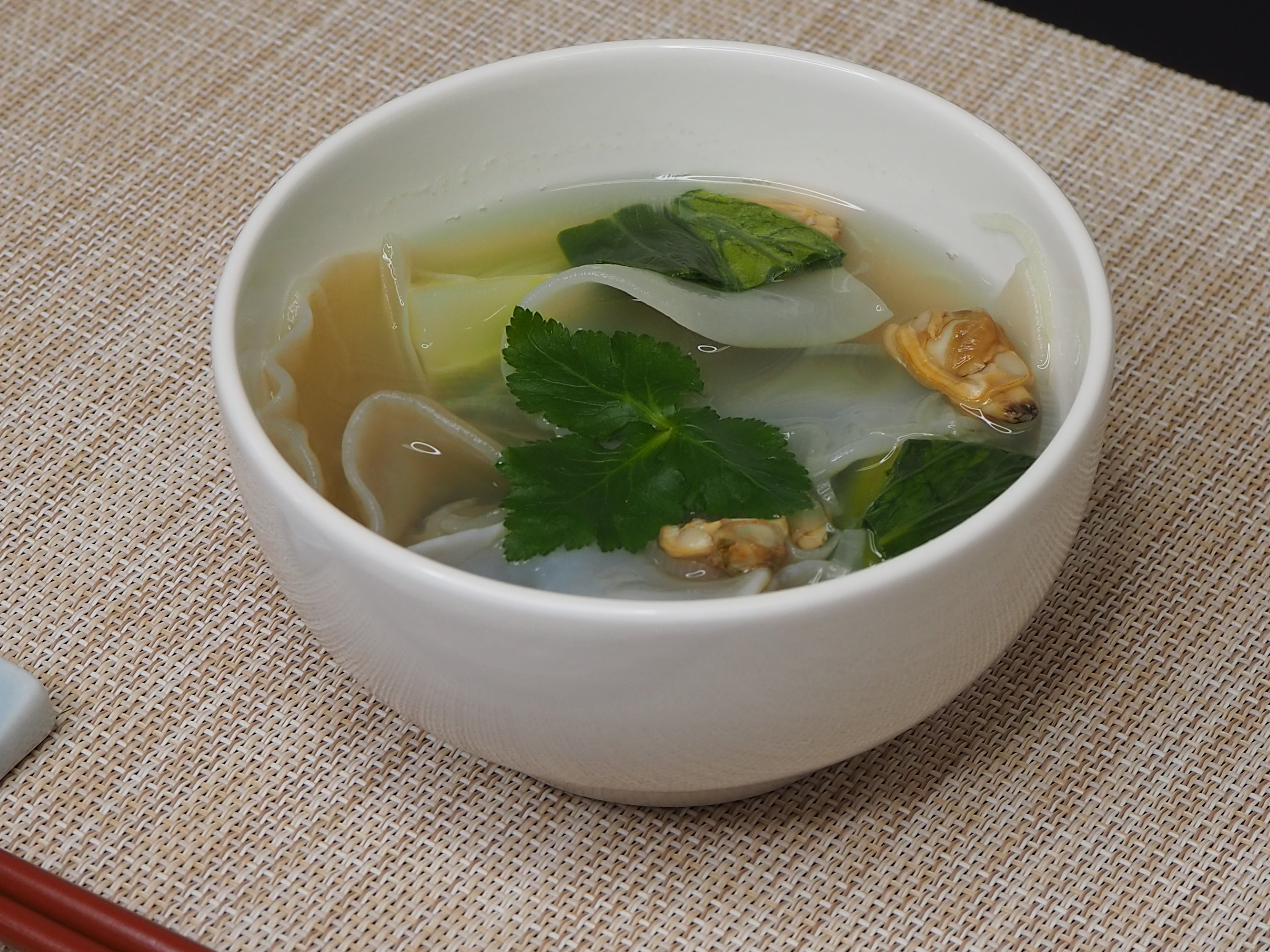 缶詰でつくる！アサリと白いきくらげの中華スープ